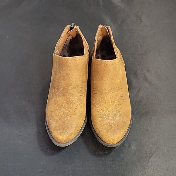 CAT&JACK BIG GIRLS SUEDE POINTED TOE BACK ZIPPER CLOSURE ANKLE BOOTIES - Picture 4 of 15